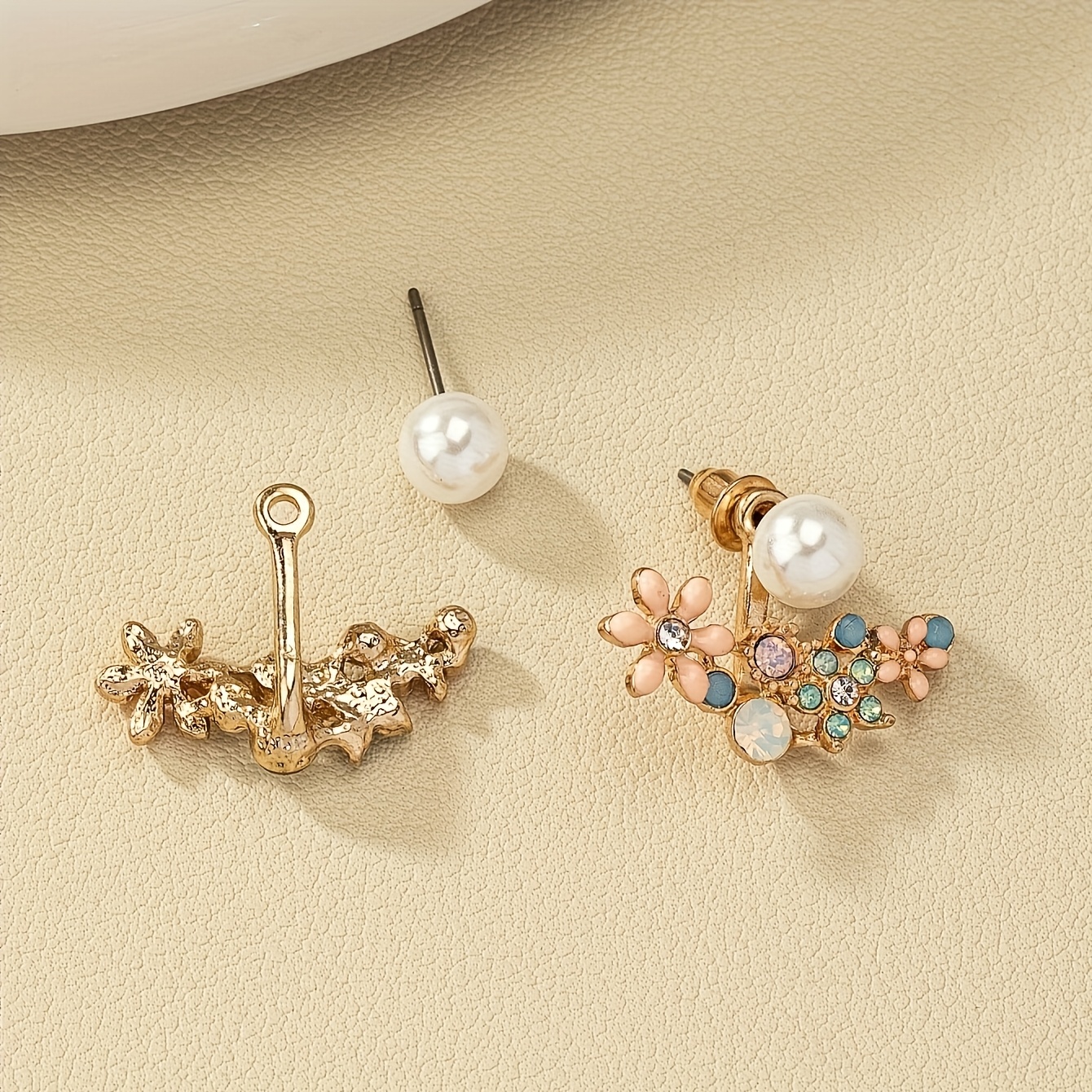 Women's Elegant Luxury Flower Imitation Pearl Stud Earrings